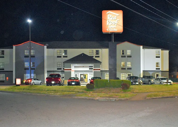 Pet Friendly hotel: Red Roof Inn & Suites Little Rock