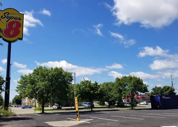 Super 8 By Wyndham St. Cloud