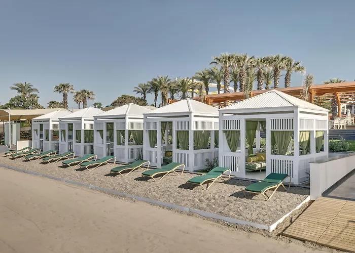 Cornelia De Luxe Resort