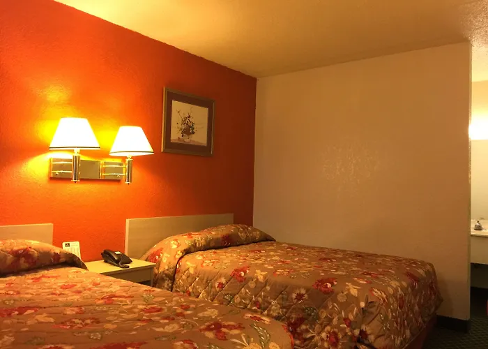 Hotel near College: Qc Stay Inn