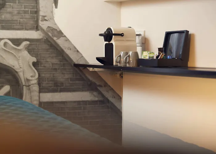 Cheap hotels Singel Amsterdam
