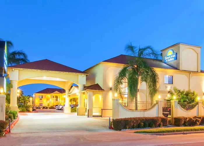 Days Inn & Suites By Wyndham Hobby Airport