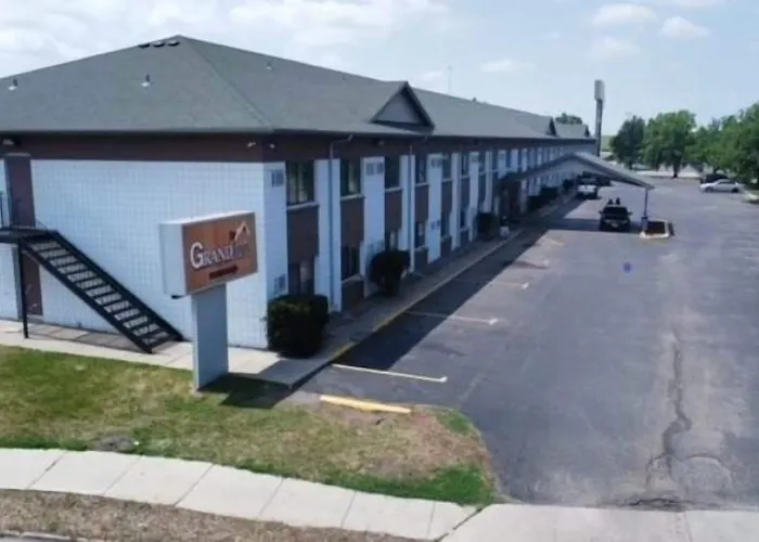Cheap hotels Grand Inn Fargo