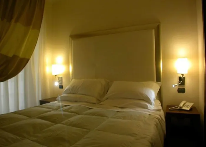 Airport Hotel: The Strand Hotel