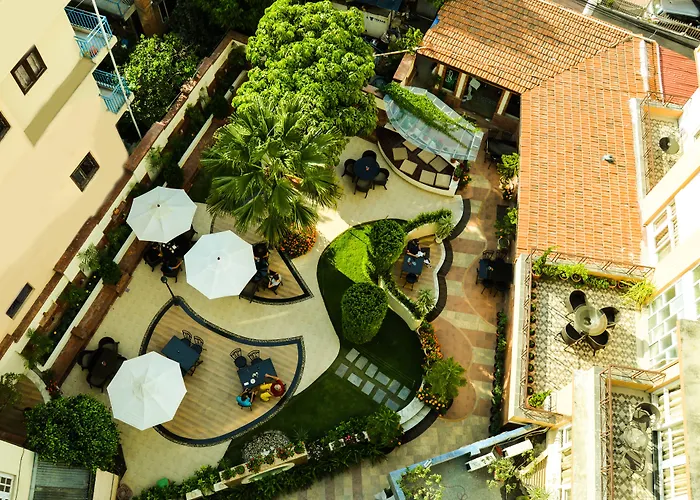 Luxury hotel only: Hotel Moonlight