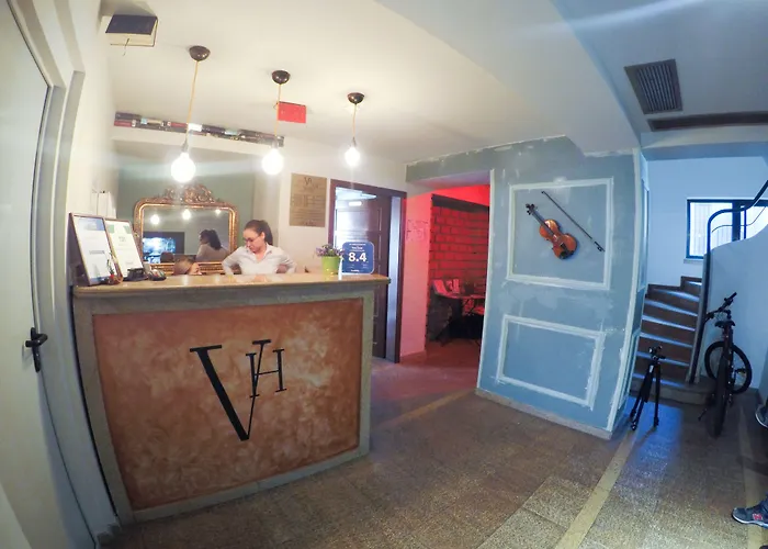 Hotel near College: Volo Hotel