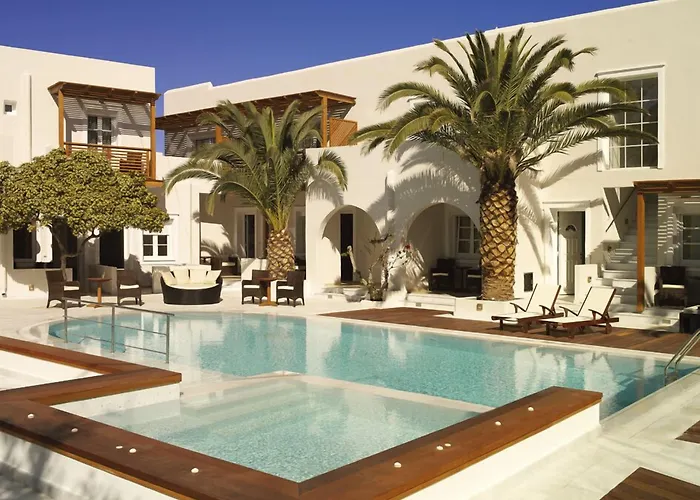 Hotel with pool: Nissaki Beach Hotel