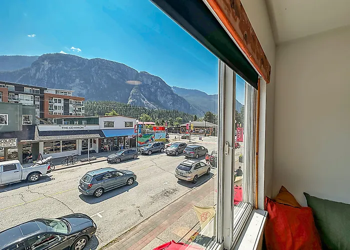 Crash Hotel Squamish