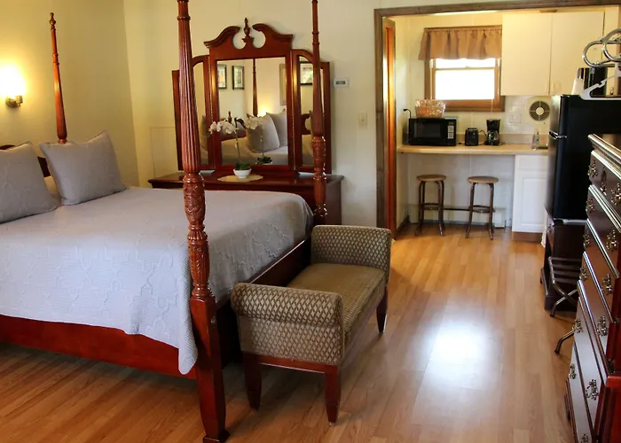 Cheap hotel: All Seasons Inn