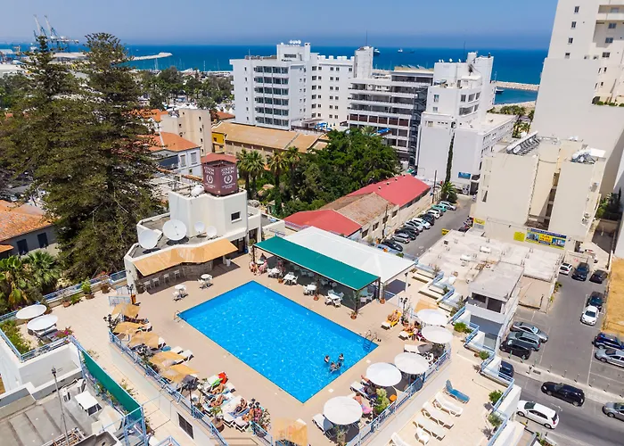 Beach hotel: Atrium Zenon Hotel Apartments