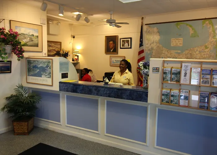 Hyannis Holiday Motel