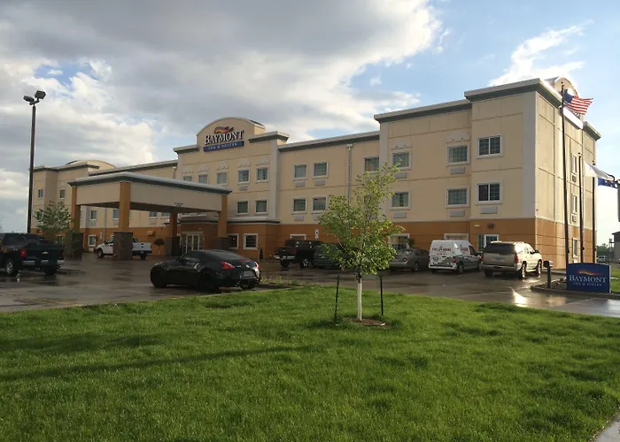 Pet Friendly hotel: Baymont By Wyndham Minot