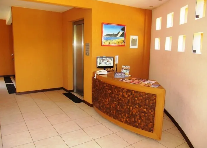 Picasso Flat