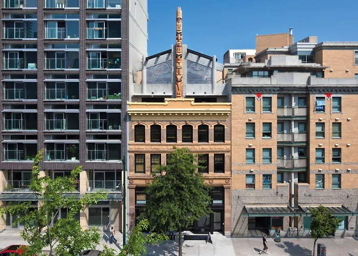 Central hotel: Skwachays Lodge