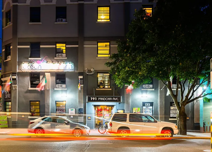 Hotel near College: Ocean Island Inn | Backpackers | Suites