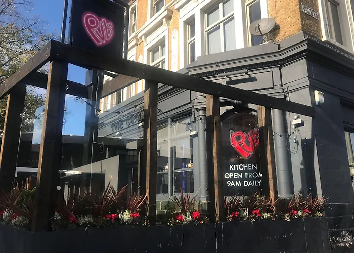 Hostel: Publove @ The Crown, Battersea