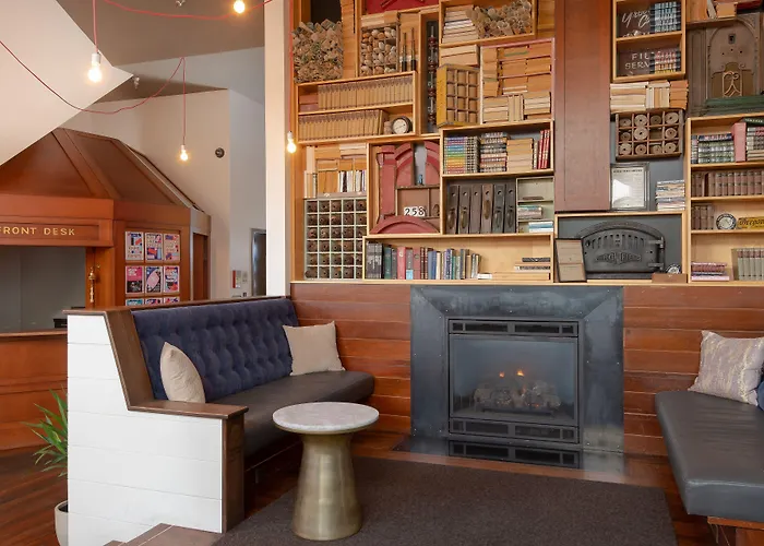 Cheap hotel: Commodore Hotel