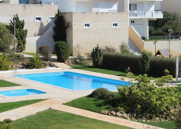 Ericeira Chill Hill Hostel & Private Rooms