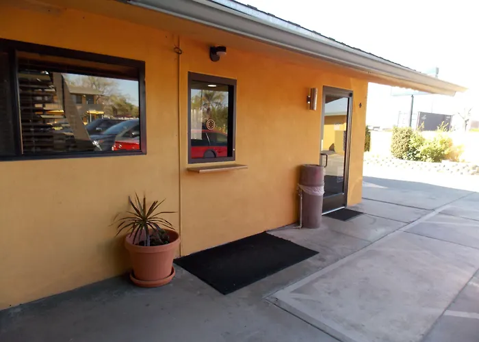 Apex Inn