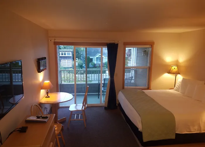 Sea Breeze Court