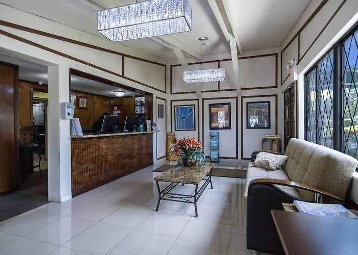 Spinnaker Inn Of Naples