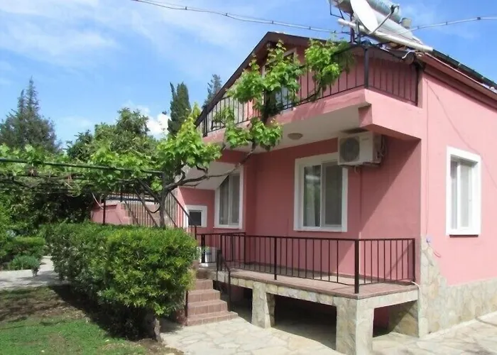 Lindos Pension
