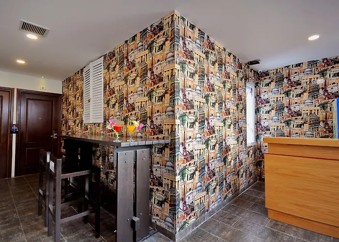 Family Hotel: Boss Hotel