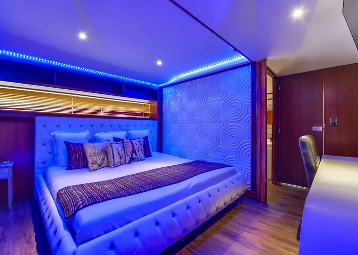 Vip Paris Yacht & Spa