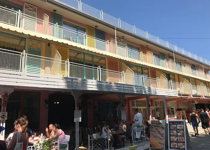 Hotel near College: Hotel Largo