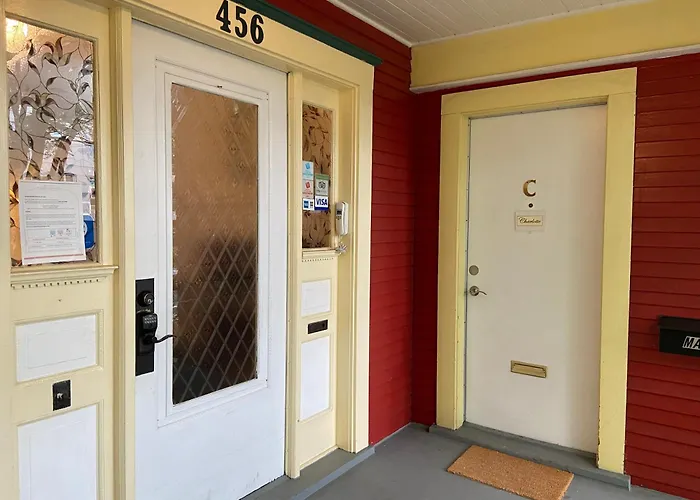 Cheap hotel: Douglas Guest House