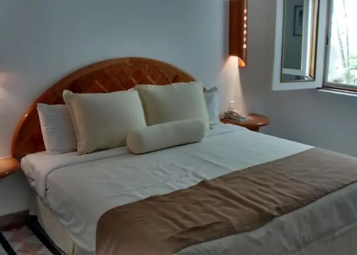 Hotel near College: Sunset Marina Resort