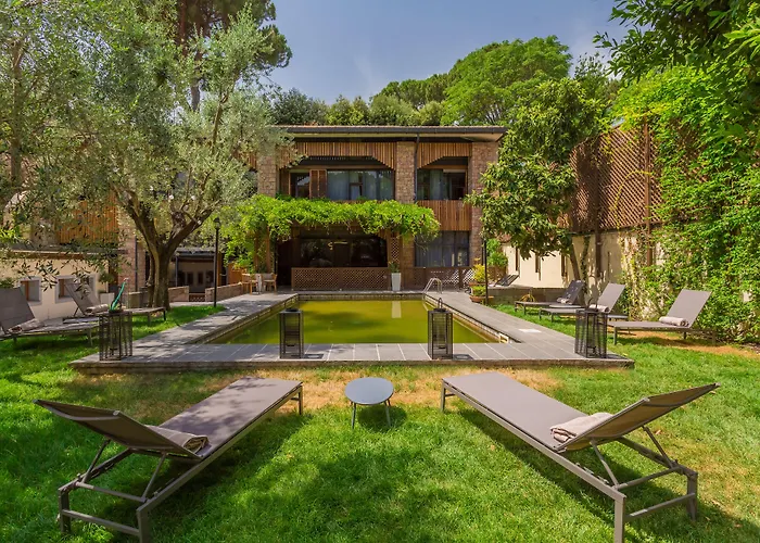 Hotel with pool: Fauno Urban Resort