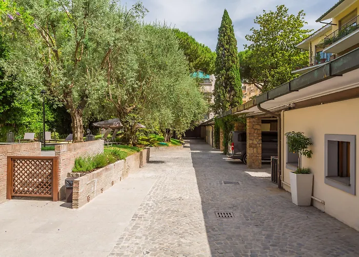 Hotel with pool: Fauno Urban Resort