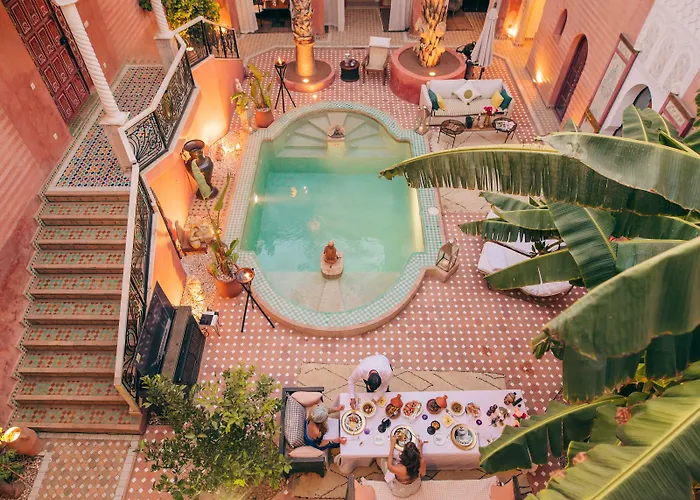 Central hotel: Indian Palace
