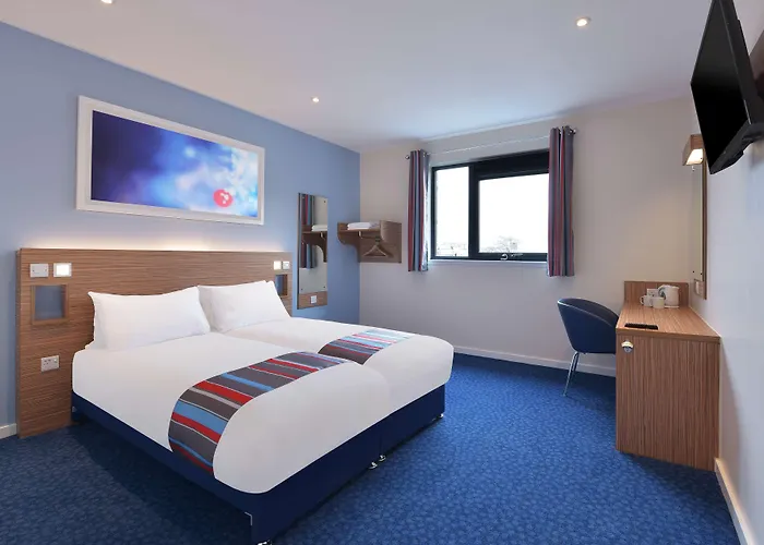 Cheap hotels Travelodge Farnborough Central