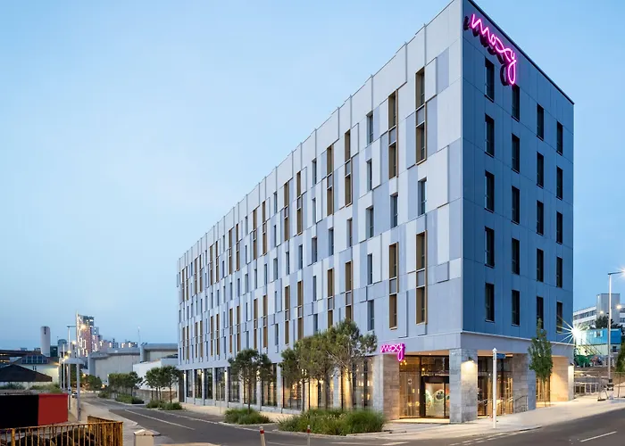Сity center hotels Moxy Plymouth