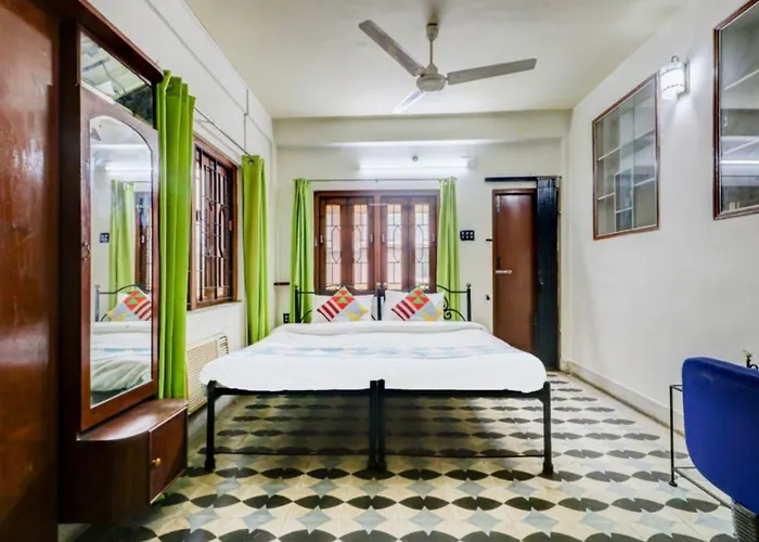Goroomgo Gangotri Guest House Kolkata