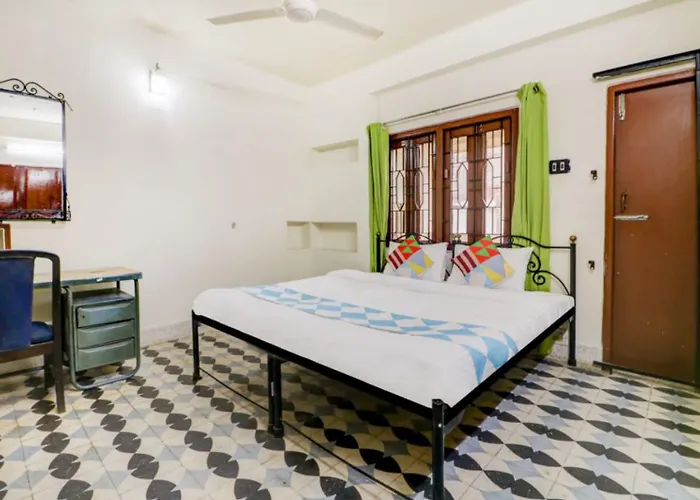 Goroomgo Gangotri Guest House Kolkata