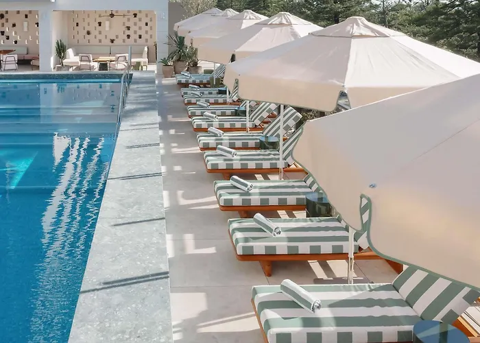 Hotels with pool Mondrian Gold Coast
