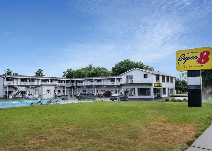 Super 8 By Wyndham Niagara Falls On