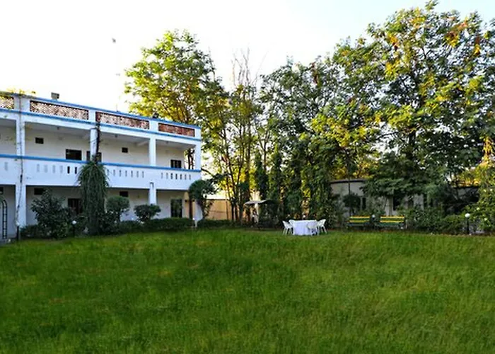 Cheap hotels Arristo Resorts And Club