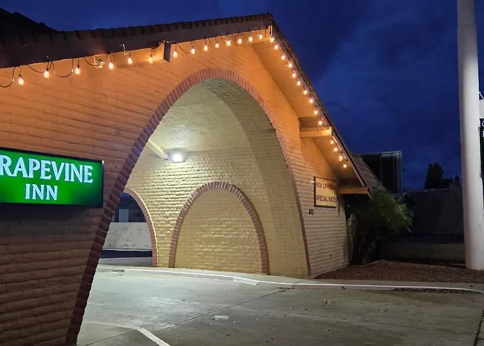 Cheap hotel: Grapevine Inn