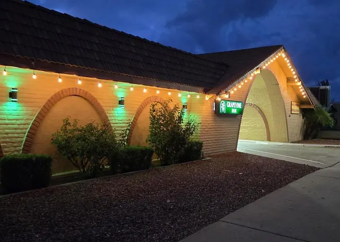 Cheap hotel: Grapevine Inn