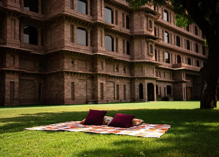 Luxury hotel only: Radisson Jodhpur