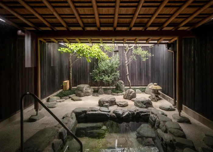 Momoyama Onsen Tsukimikan