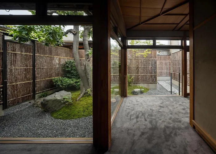 Momoyama Onsen Tsukimikan