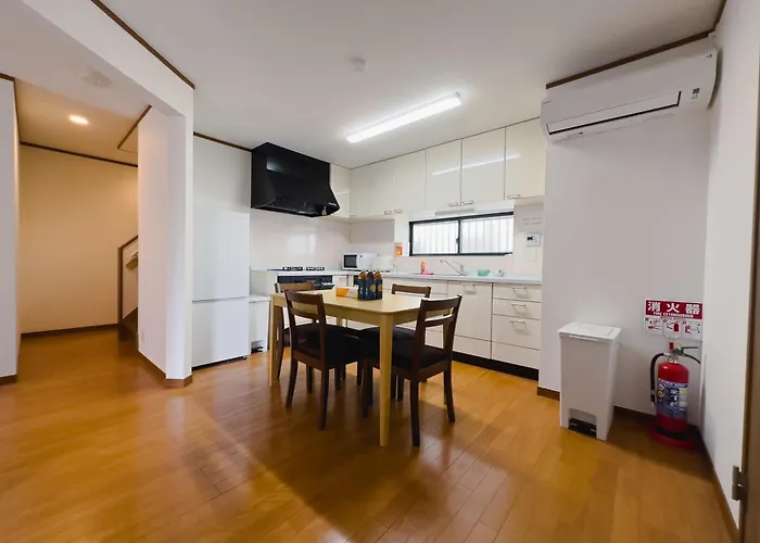 Akira Hiro House - Room102