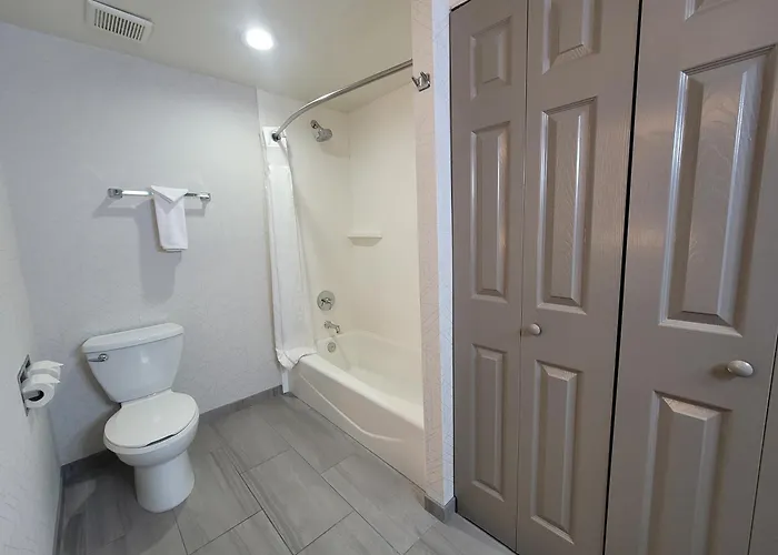 3 star hotel: Holiday Inn Express San Diego South - Chula Vista By Ihg
