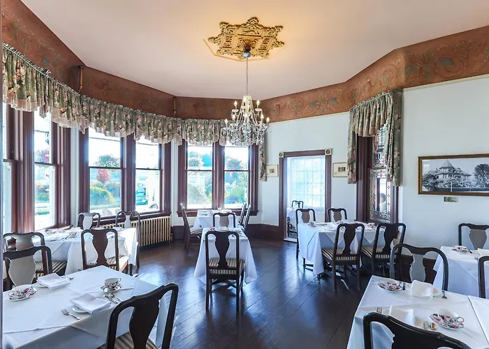 Cheap hotels Huntingdon And Suites