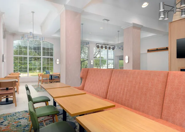 Cheap hotel: Hampton Inn & Suites-Austin Airport